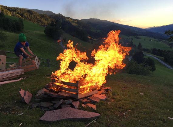 Abendliches Lagerfeuer